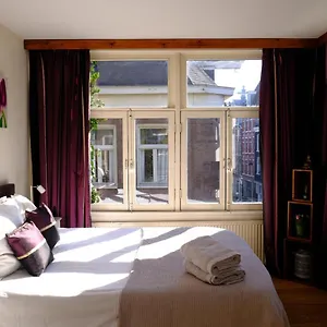 https://private-holiday-house.amsterdamhotelsnl.com