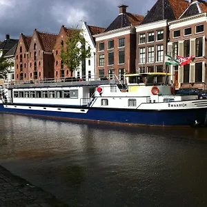 https://botel-zwaantje.amsterdamhotelsnl.com
